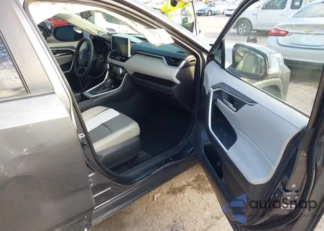 2021 Toyota Rav4 Xle Premium z USA, uszkodzony, nr VIN 2T3A1RFV2MC189388